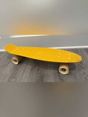 Yellow Retrospec Quip 22.5 inch Cruiser Skateboard - Classic Mini Board